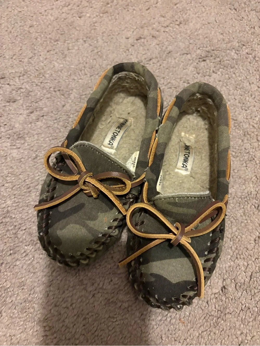 Minnetonka Kids Camo Moccasins with Tan Leather Bow